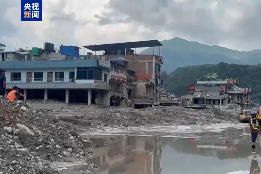 尼泊尔泥石流已致752人遇难 2502人失联，央视记者抵达受灾最严重区域，中国专家已参与救援