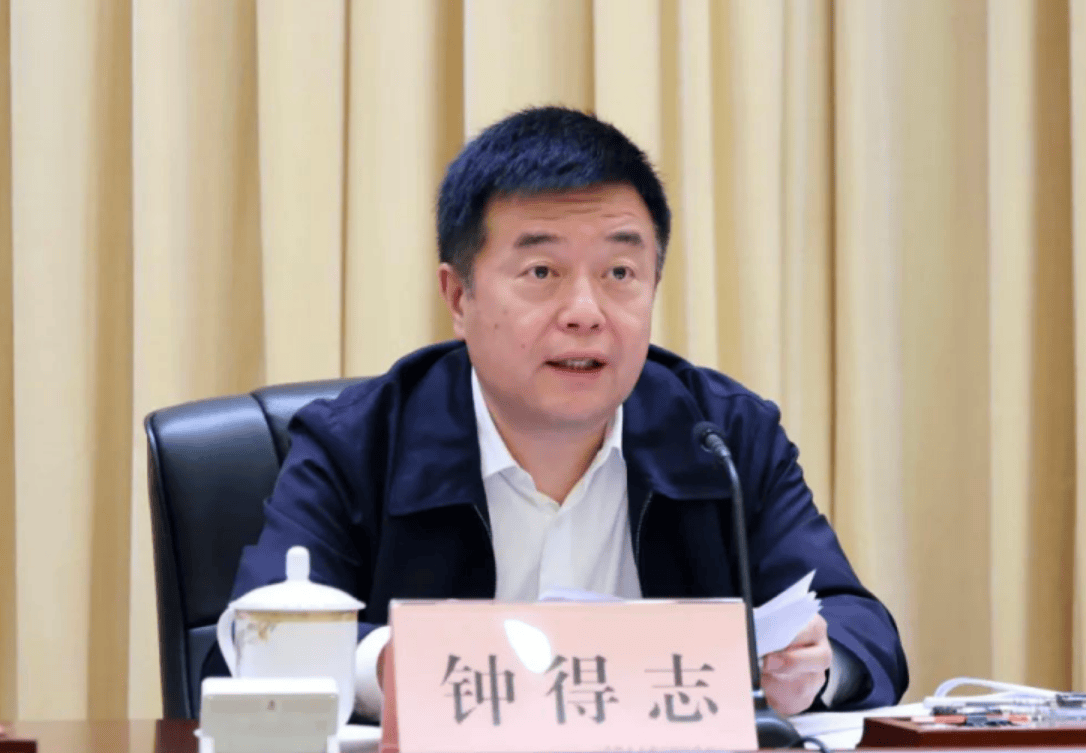 广西壮族自治区政府秘书长钟得志任南宁市委副书记、市政府党组书记