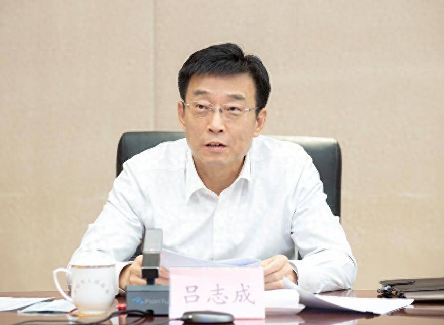 吕志成卸任沈阳市委副书记、市政府党组书记职务;曾任衡水市市长、河北省国资委主任、阜新市委书记等职务;曾获“全国优秀县委书记”称号