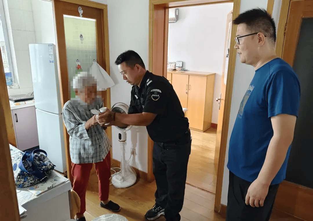 浙江一男子刚上班，捡到3张纸条，打开还有自己名字：我已20小时，没有进食进水，帮我，求你了……