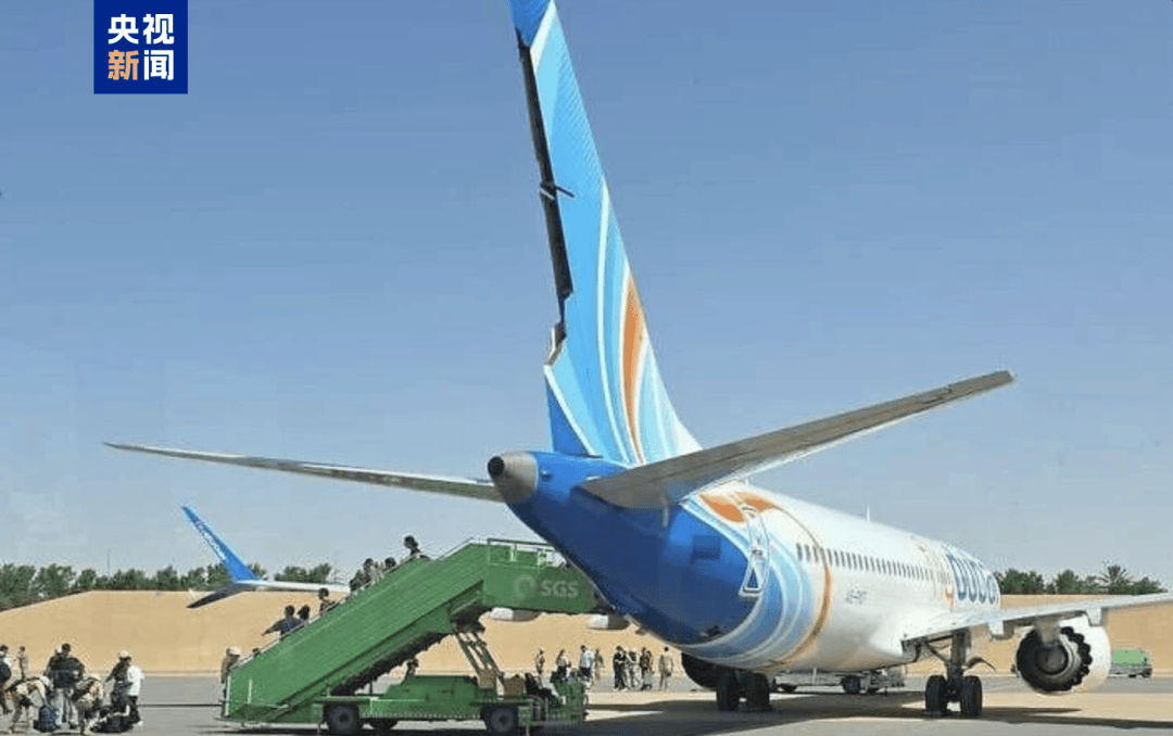 迪拜航空航班遇险，内塔尼亚胡等人还原现场：飞行员被刺伤，行凶者要让所有乘客一起坠毁，幸好多人闯入驾驶舱制服了他