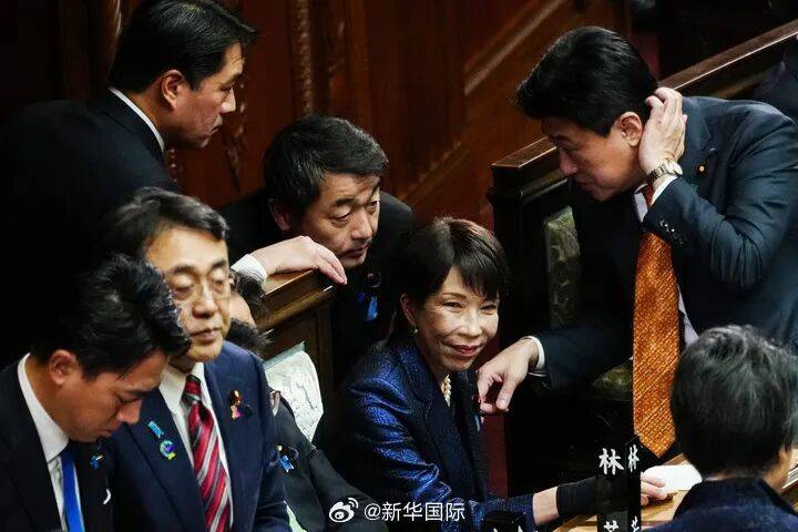 日本民调:高市早苗内阁支持率,首次跌破50%