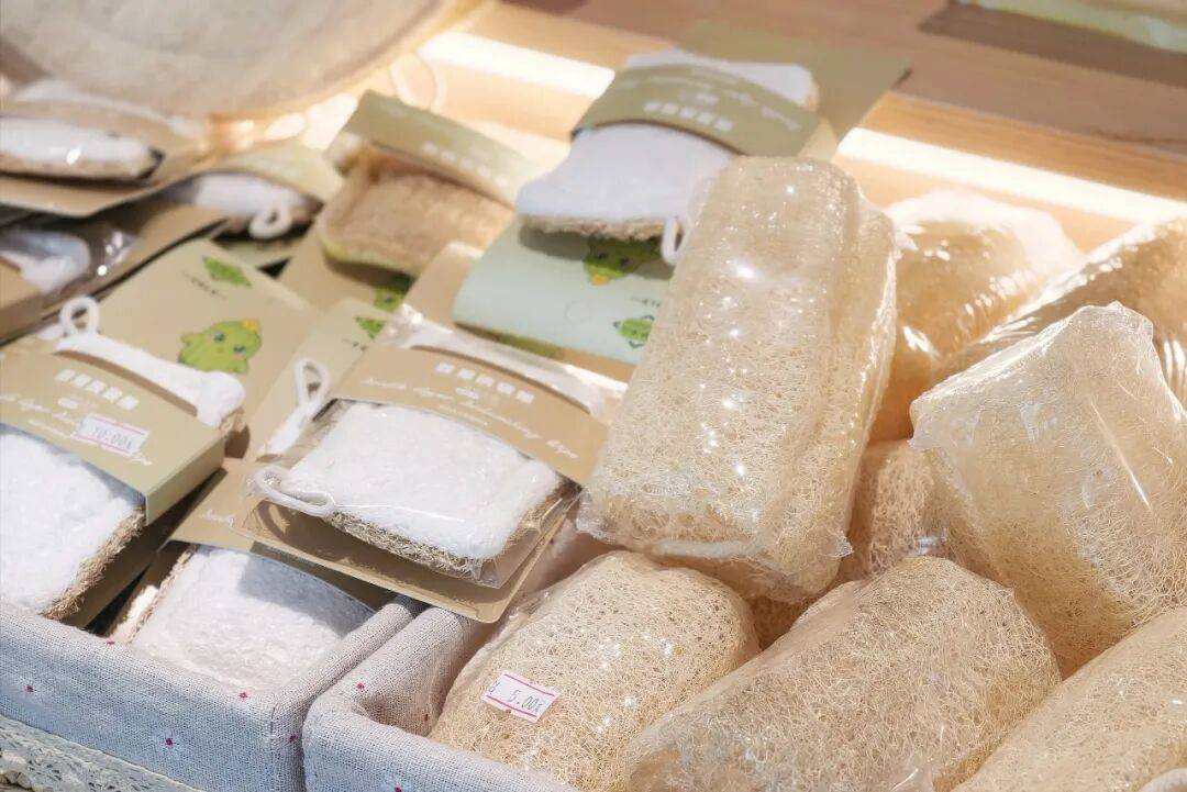 客户一次要60万根，她以为听错了……河南姑娘把“刷锅神器”做成行业“头部”，100多款产品卖进50多个国家