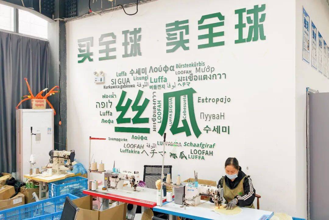 客户一次要60万根，她以为听错了……河南姑娘把“刷锅神器”做成行业“头部”，100多款产品卖进50多个国家
